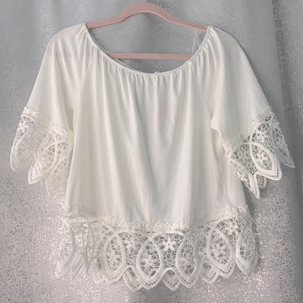 ✨NEW✨Off The Shoulder White Blouse